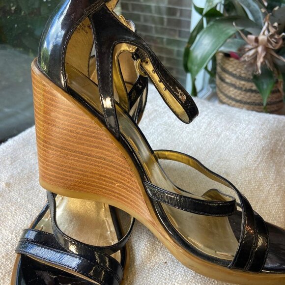B Makowsky black patent leather BFREILLY wooden wedge sandal, S 9 - Picture 3 of 6